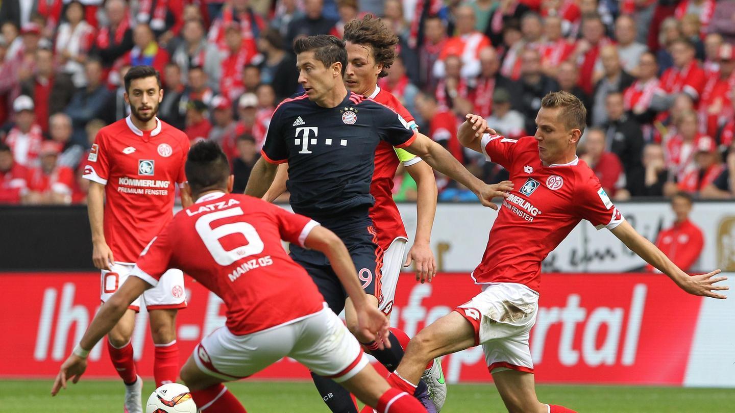 真要走了？孙兴慜在赛后领奖前多次拒绝佩戴队长袖标