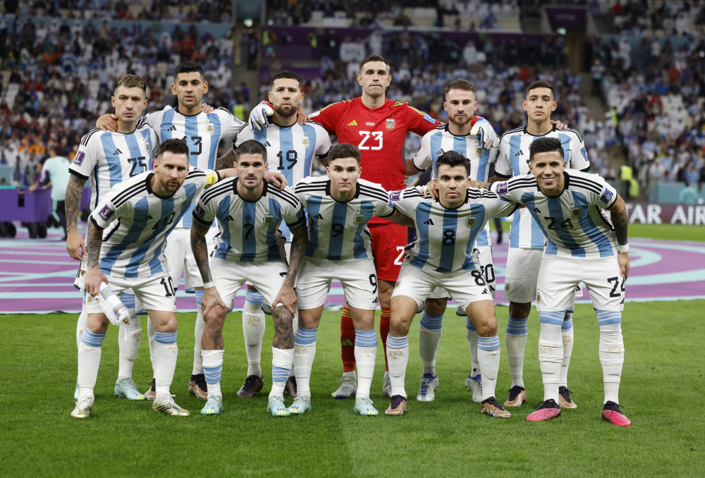 雷迪克：里夫斯在对热火首节伤到腹股沟，明天再次评估他伤情