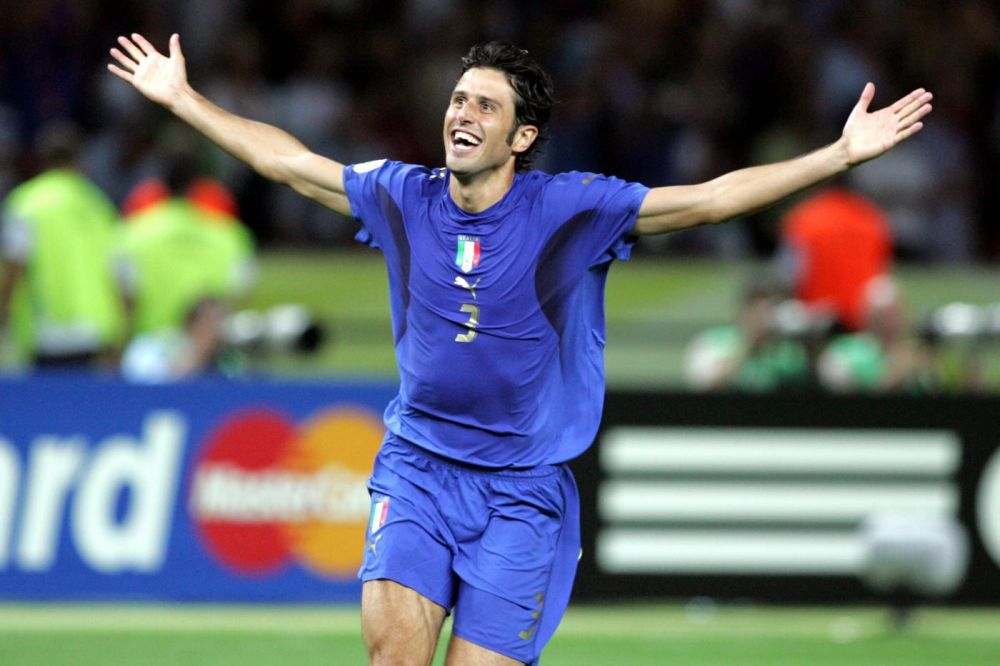 达成尤文生涯200场里程碑，洛卡特利获赠纪念球衣