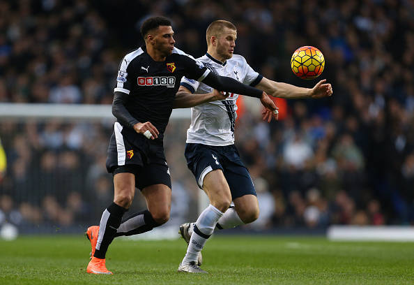 重庆两江新区十联屏打出多个宣传语，庆祝重庆铜梁龙冲超成功