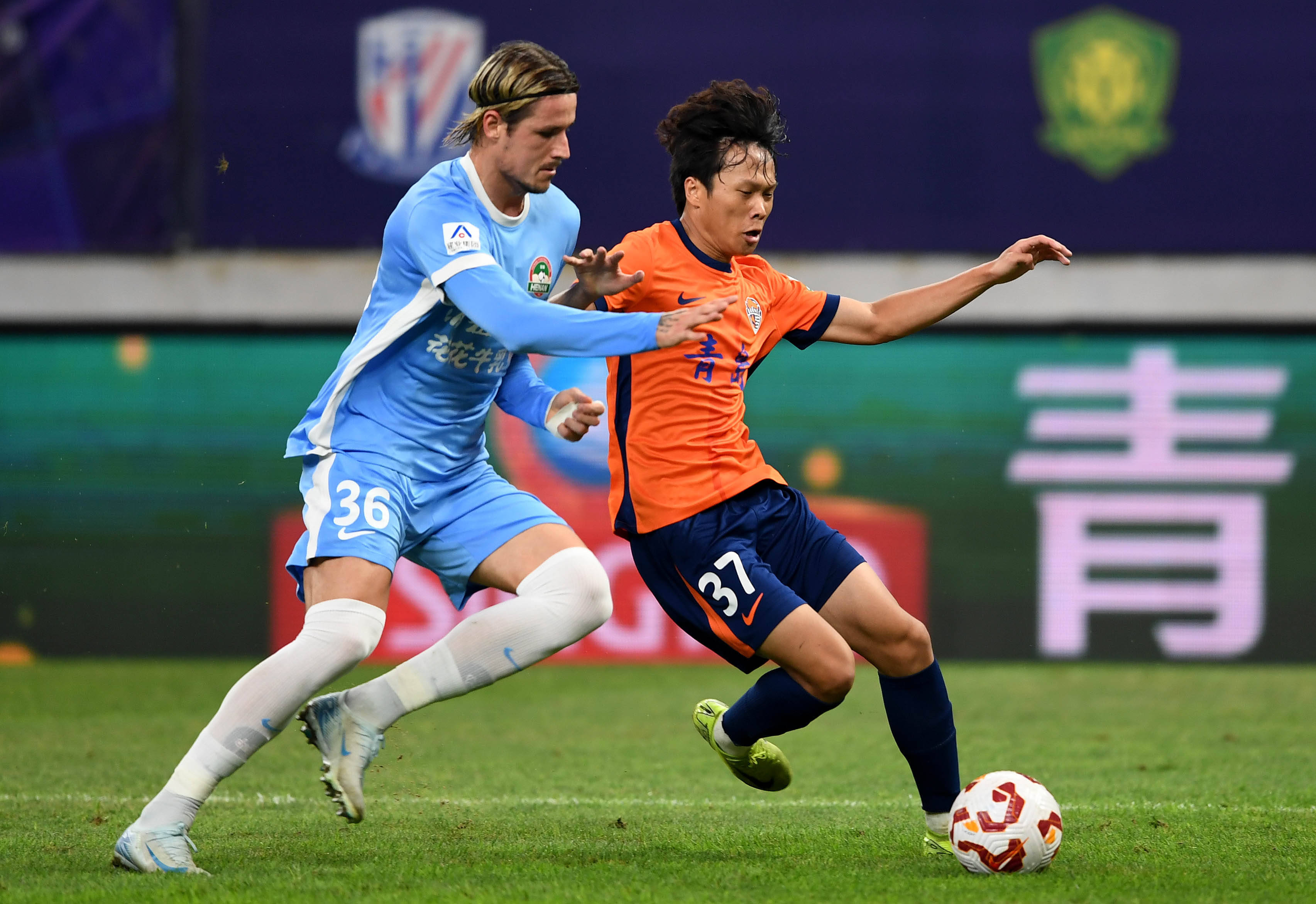 1、据《图片报》消息，沙尔克希望在一月份引进一名...（图片报：沙尔克计划在一月份引进一名...）