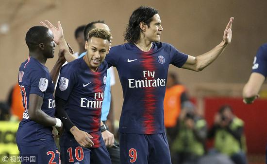 尼斯vs罗马欧联比赛期间法国警方拘捕102名球迷，并缴获很多武器（法国警方在欧联尼斯对罗马比赛期间拘捕102名球迷并缴获大量武器）