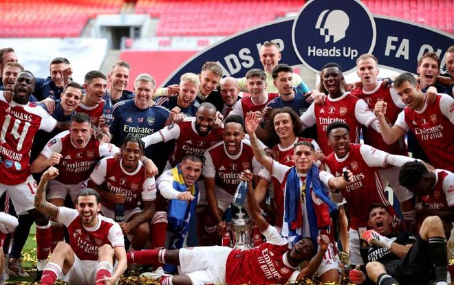 西甲战报：费尔南德斯点射制胜，十人西班牙人1-0十人巴列卡诺