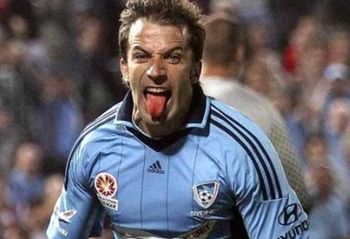 有球队想挖你？李国旭：有人问过我，现在大连足球对我最重要（谈潜在挖角，李国旭：有人联系过我，如今我最看重大连足球）