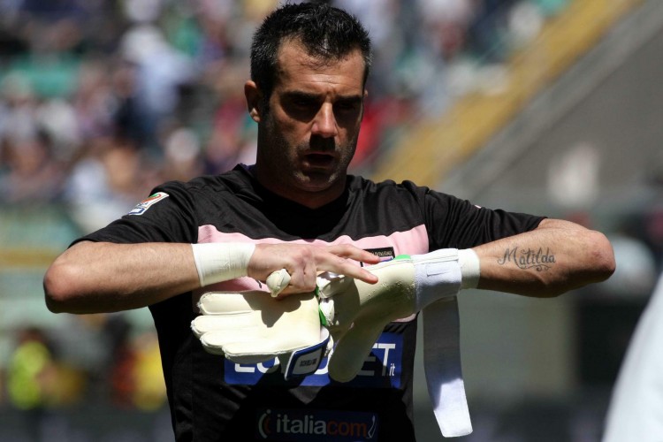 前锋连续助攻带动全队节奏