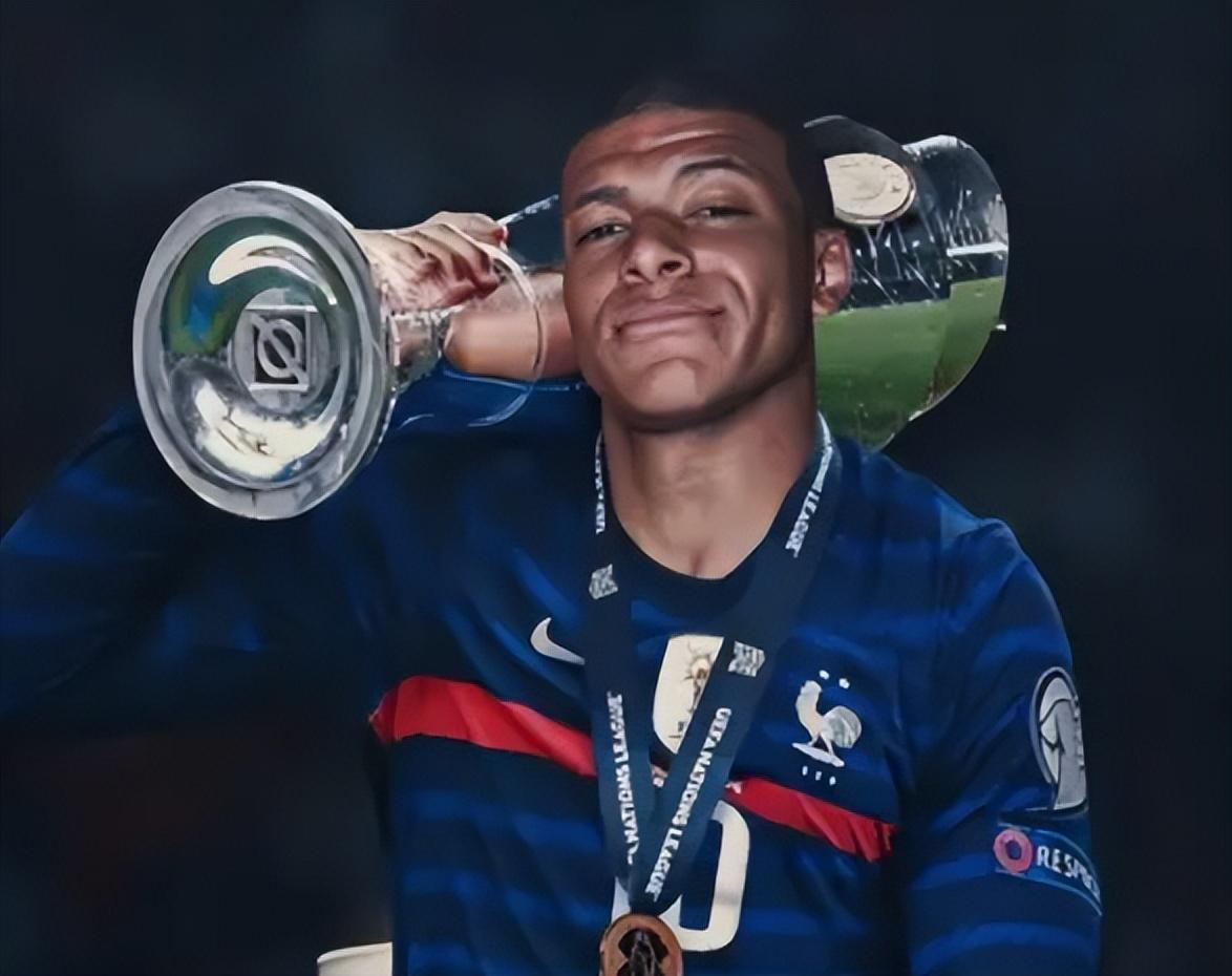 皇马本泽马梅开二度助球队取胜