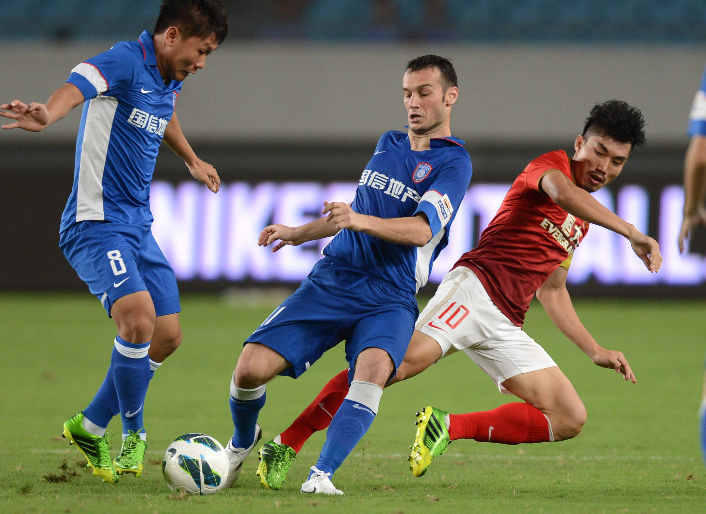 苏亚雷斯训练前讲话：降级责任在我，顺境和逆境我们都要接受