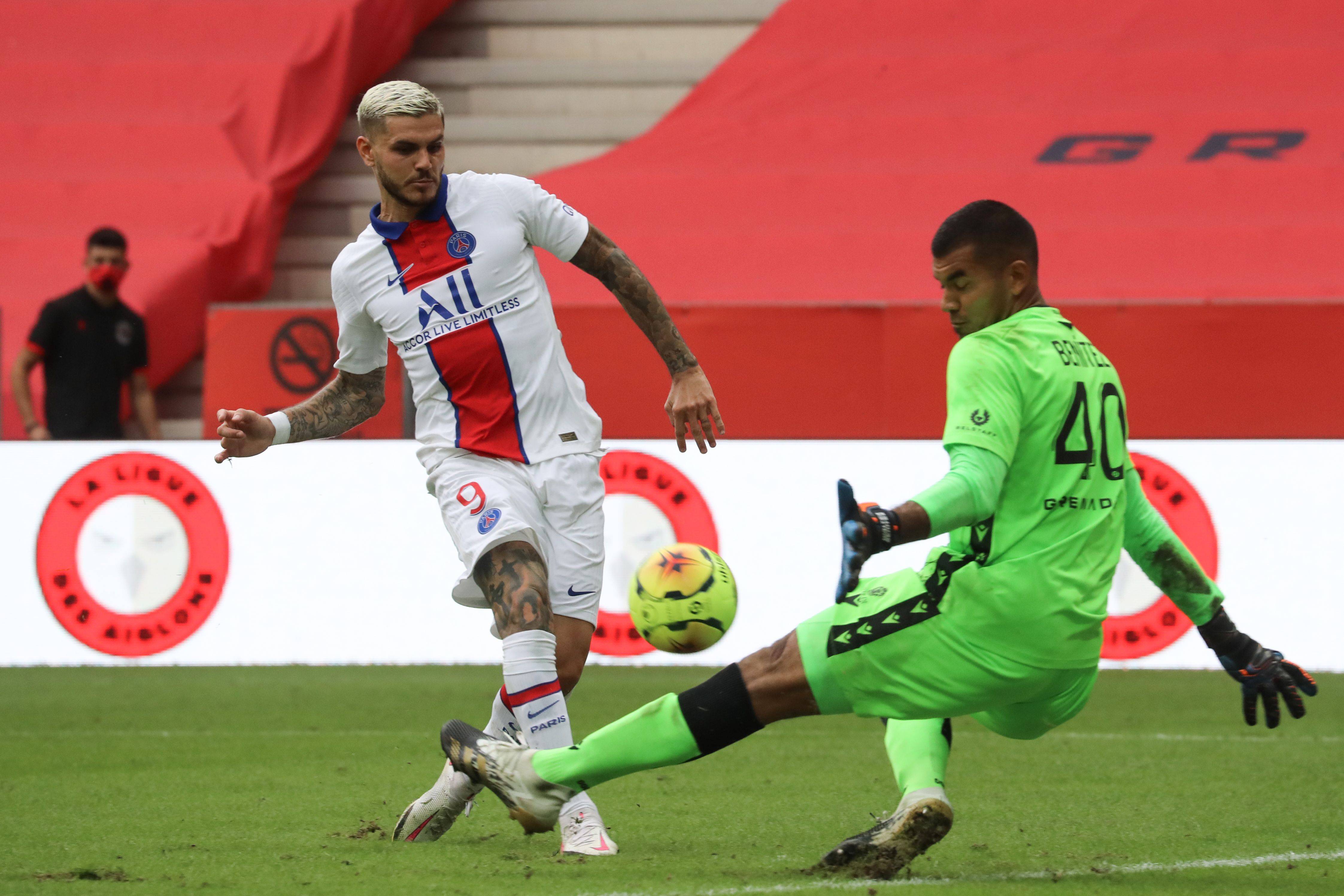 记者：申花队昨天傍晚抵达天津，出征的队伍中没有门将薛庆浩