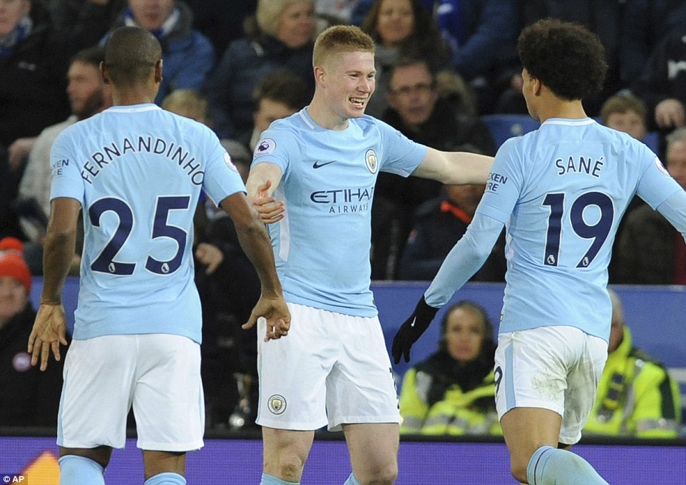 记者：当初是佩普要国足跟越南打对攻，还开小会不让陈洋参加（记者称佩普当时要求国足与越南对攻，还另开小会未让陈洋参加）