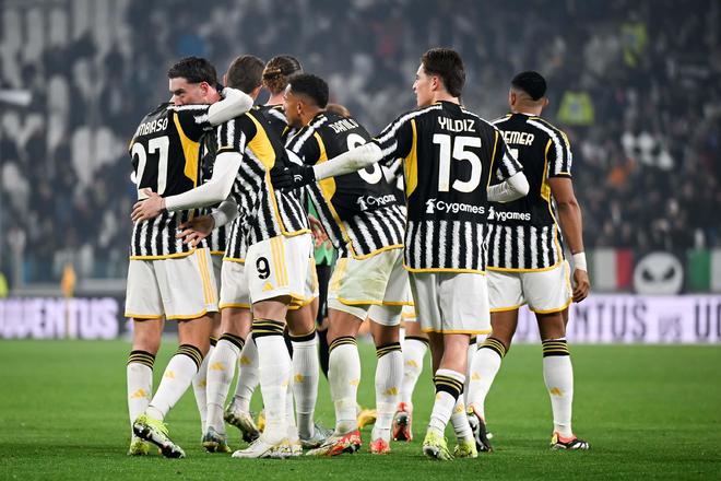 拜仁慕尼黑莱万帽子戏法再创纪录