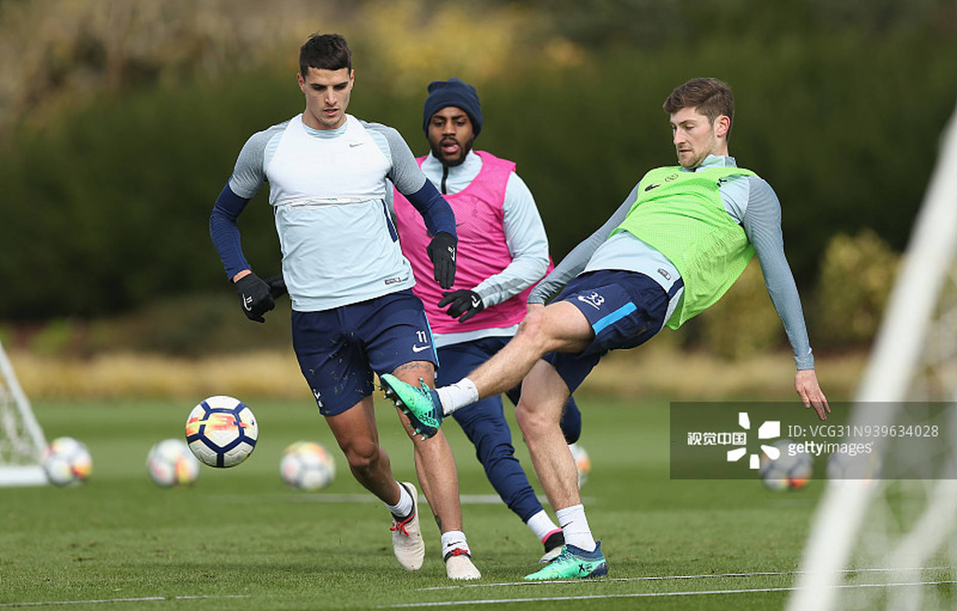 球迷怒喷后蹇韬回应：输球又怎么样？随后被韦世豪、甘超拦下