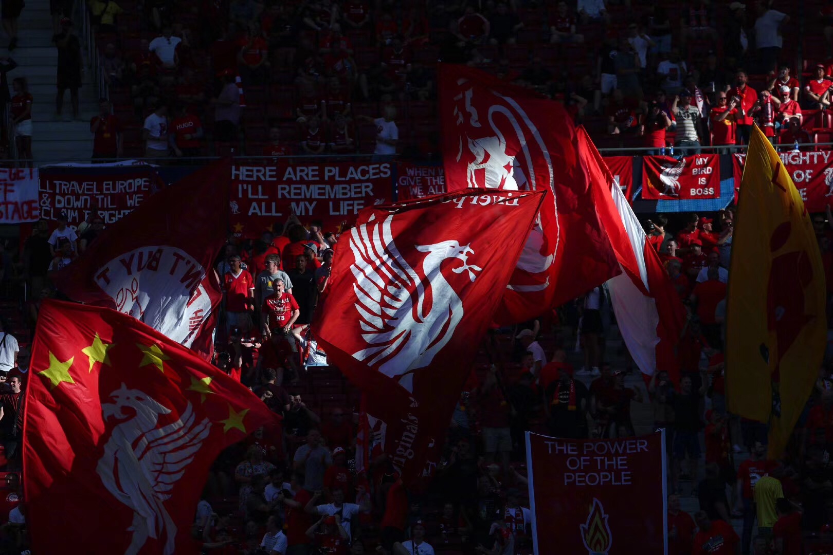 科曼称赞阿尔克马尔19岁中场斯密特：他身上的特质像佩德里