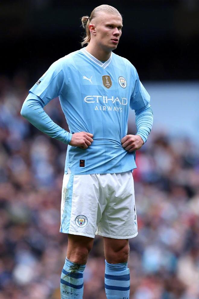 篮球CBA赛场出现冲突，裁判提前终止比赛