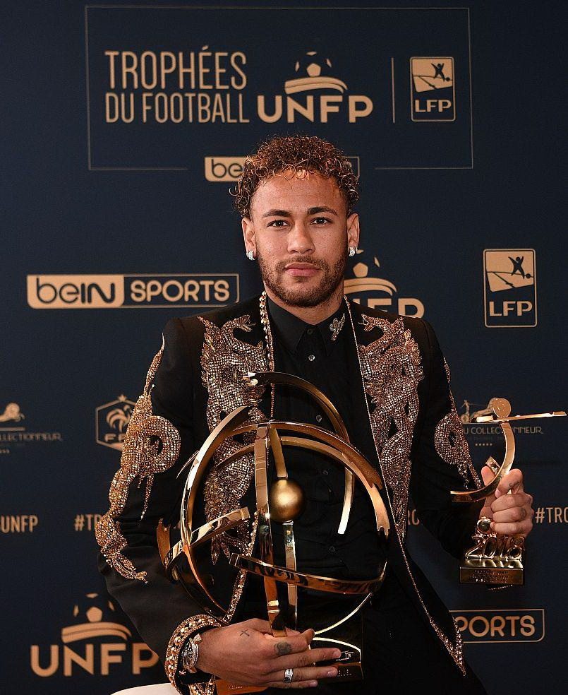 法比奥晒照：仔细看我受伤的右膝，你就知道我们队付出了一切